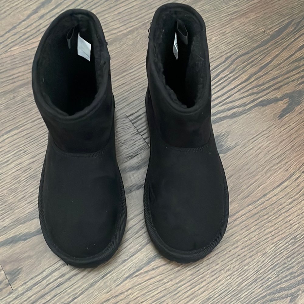Never worn! Size 1 kids black boots from Gap